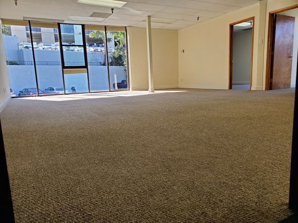 CORNER OFFICE, WINDOWS. 2 OFFICES, LARGE BULLPEN